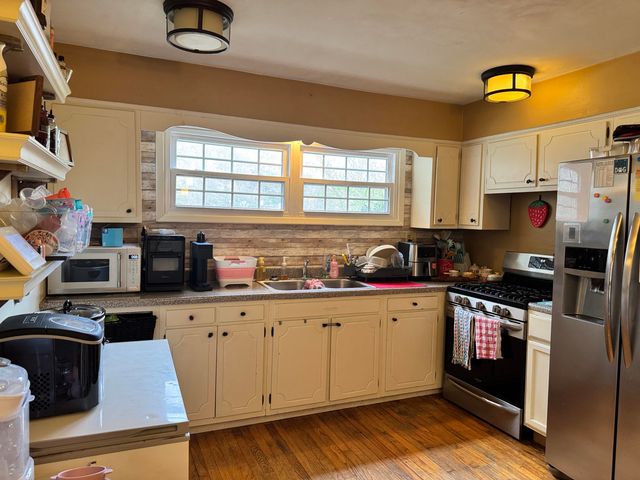 514 Cracker Bottom Rd Road, Martin, KY 41649