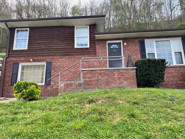 514 Cracker Bottom Rd Road, Martin, KY 41649