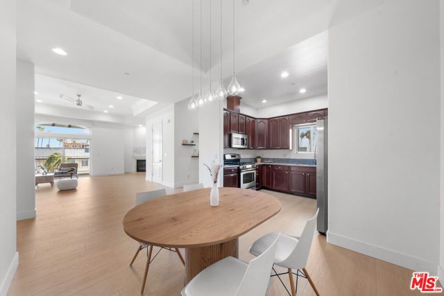 309 S Mariposa Avenue 301, Los Angeles, CA 90020