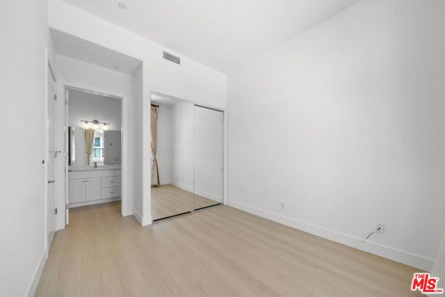 309 S Mariposa Avenue 301, Los Angeles, CA 90020