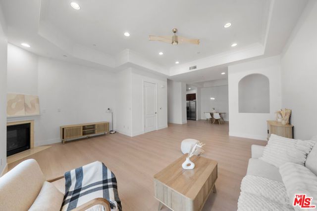 309 S Mariposa Avenue 301, Los Angeles, CA 90020