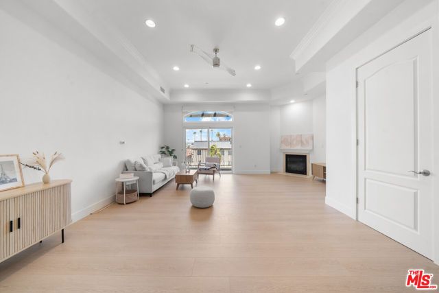 309 S Mariposa Avenue 301, Los Angeles, CA 90020