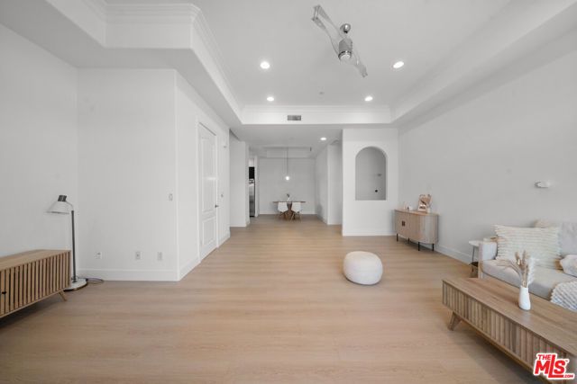 309 S Mariposa Avenue 301, Los Angeles, CA 90020