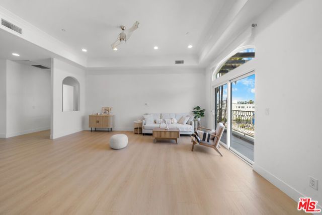 309 S Mariposa Avenue 301, Los Angeles, CA 90020