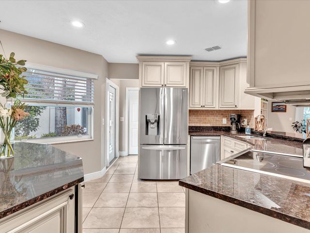 9043 Chatsworth Cascades, Boca Raton, FL 33434