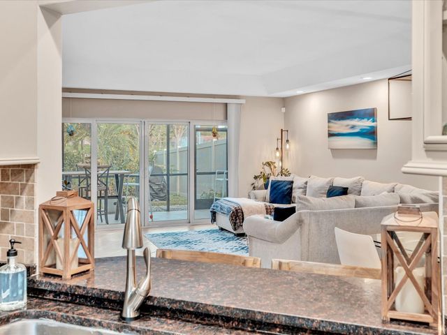 9043 Chatsworth Cascades, Boca Raton, FL 33434