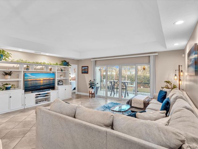 9043 Chatsworth Cascades, Boca Raton, FL 33434