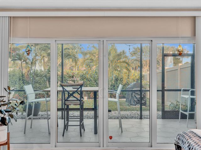 9043 Chatsworth Cascades, Boca Raton, FL 33434