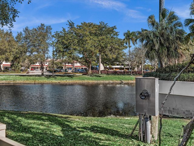 9043 Chatsworth Cascades, Boca Raton, FL 33434