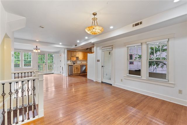 215 Spring Street, Eureka Springs, AR 72632