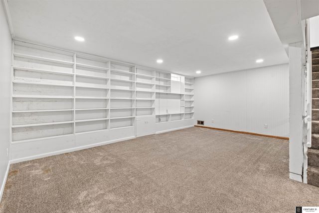1210 Hillcrest Drive, Bellevue, NE 68005