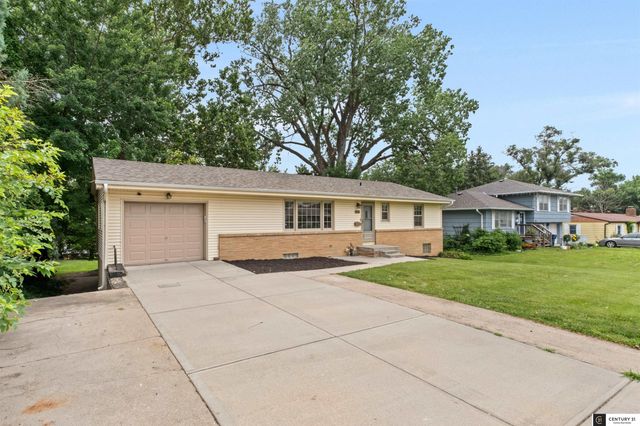 1210 Hillcrest Drive, Bellevue, NE 68005