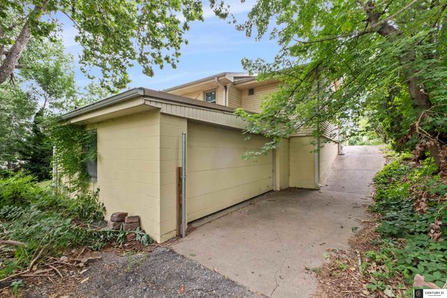1210 Hillcrest Drive, Bellevue, NE 68005