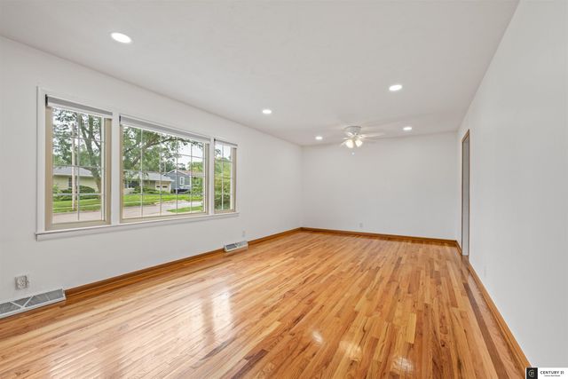 1210 Hillcrest Drive, Bellevue, NE 68005
