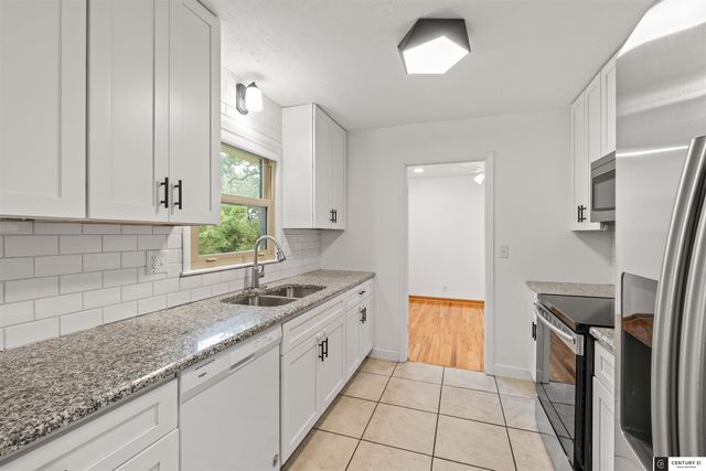 1210 Hillcrest Drive, Bellevue, NE 68005
