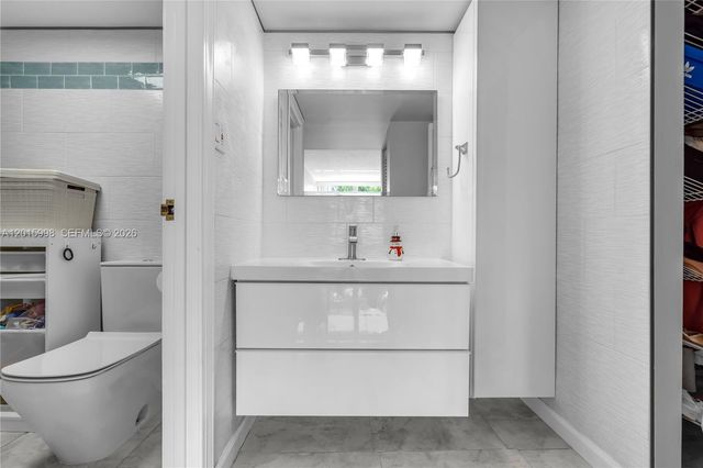 16565 NE 26th Ave 2B, North Miami Beach, FL 33160