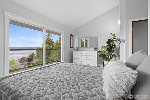 27009 10th Avenue S, Des Moines, WA 98198