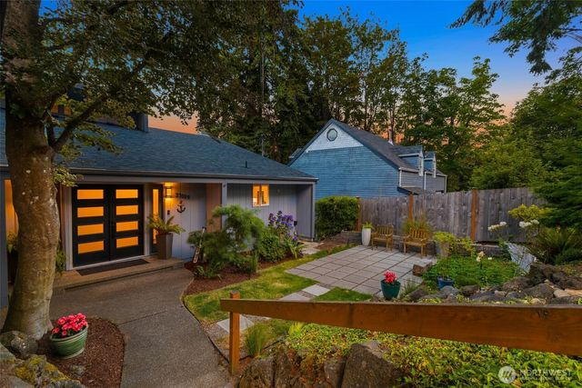 27009 10th Avenue S, Des Moines, WA 98198