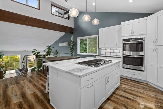 27009 10th Avenue S, Des Moines, WA 98198