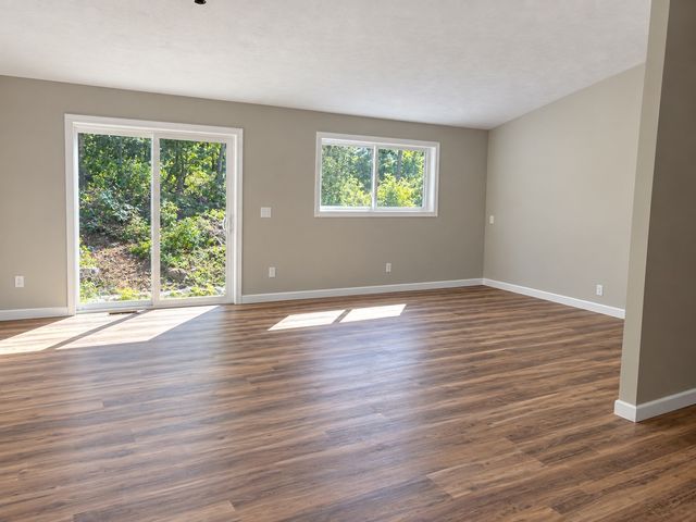 950 Old W Brookfield Rd, Warren, MA 01083