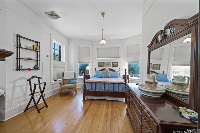 623 Augusta, San Antonio, TX 78215