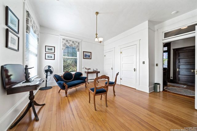 623 Augusta, San Antonio, TX 78215