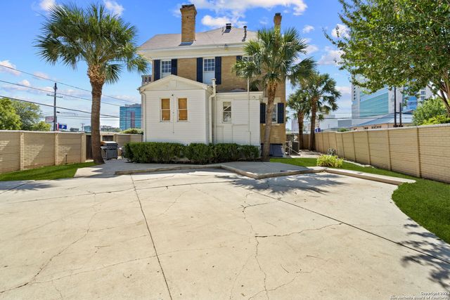 623 Augusta, San Antonio, TX 78215