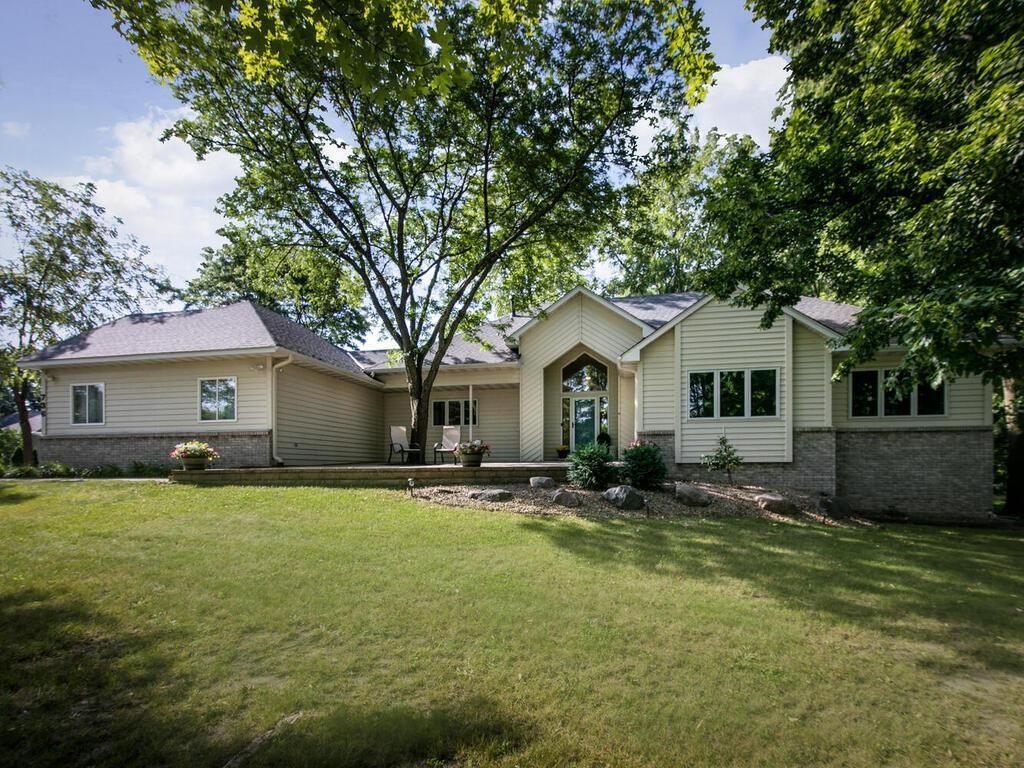 736 Barrington Drive E, Shakopee, MN 55379