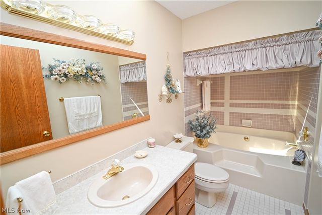 3608 Meander Reserve Circle, Canfield, OH 44406