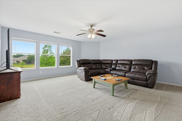 9516 Lakeway Drive, Denton, TX 76226