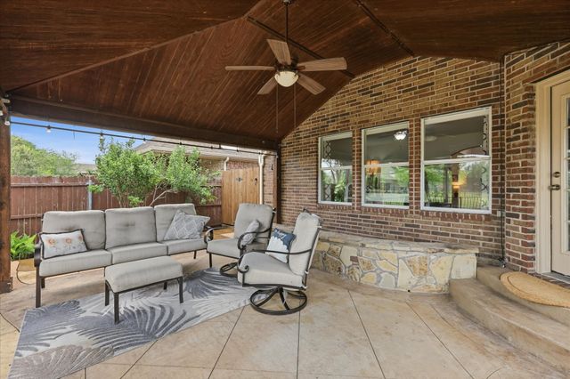 9516 Lakeway Drive, Denton, TX 76226