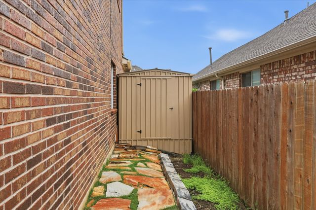 9516 Lakeway Drive, Denton, TX 76226