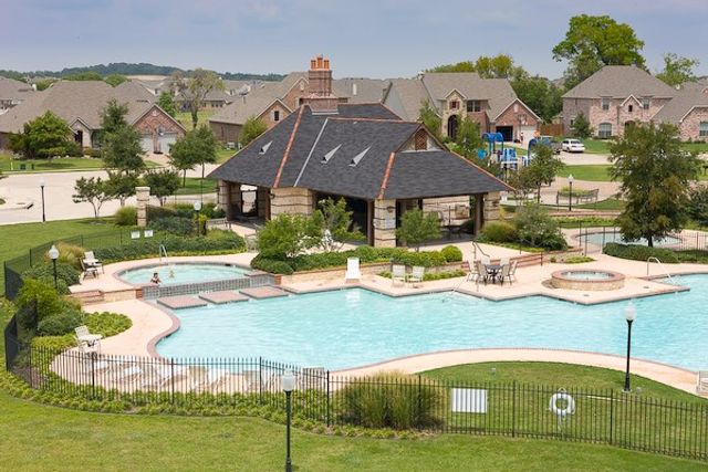 9516 Lakeway Drive, Denton, TX 76226