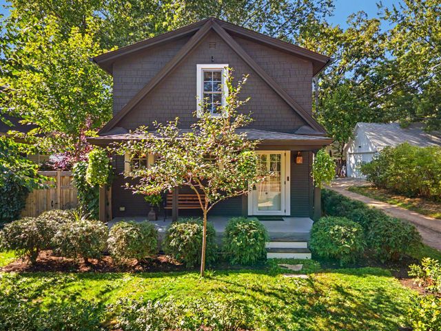 831 Fairview Avenue N, Saint Paul, MN 55104