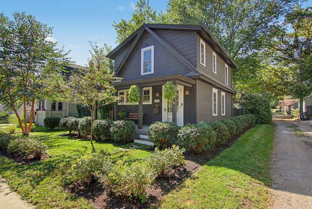 831 Fairview Avenue N, Saint Paul, MN 55104