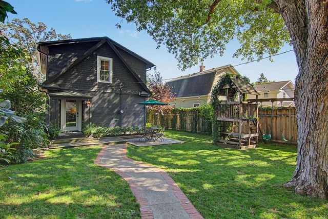 831 Fairview Avenue N, Saint Paul, MN 55104