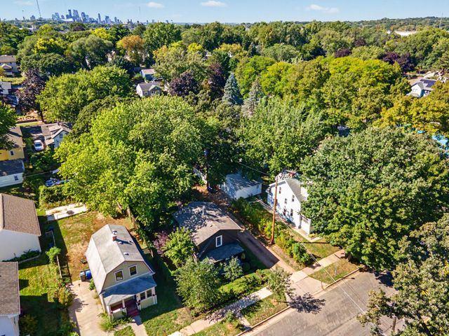 831 Fairview Avenue N, Saint Paul, MN 55104