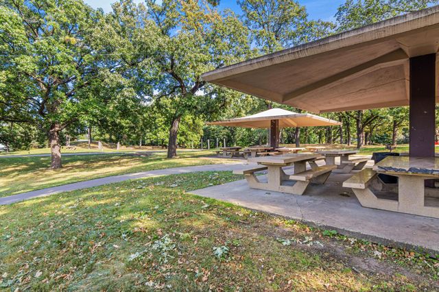 831 Fairview Avenue N, Saint Paul, MN 55104