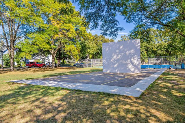 831 Fairview Avenue N, Saint Paul, MN 55104