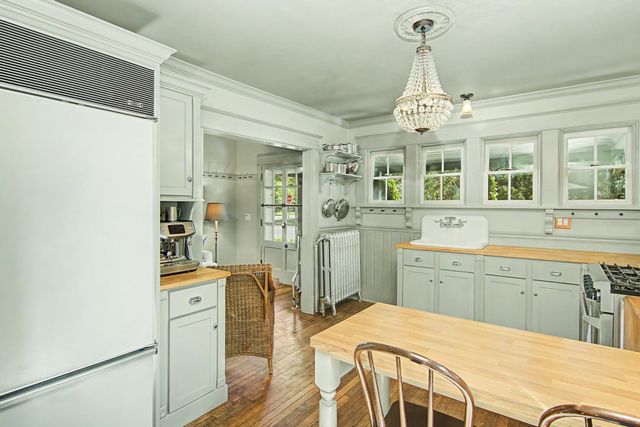 831 Fairview Avenue N, Saint Paul, MN 55104