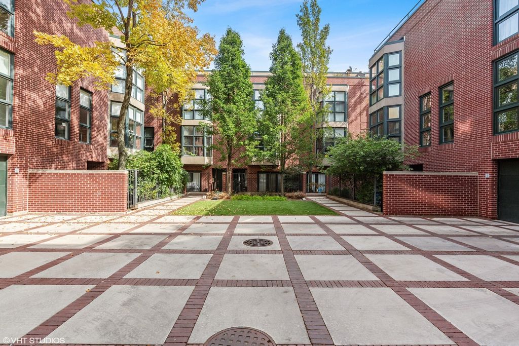 1701 N Halsted Street E2, Chicago, IL 60614