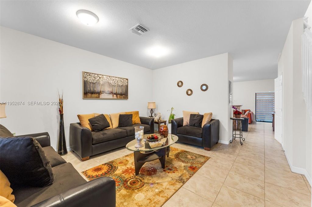 3213 SE 7th Ct, Homestead, FL 33033