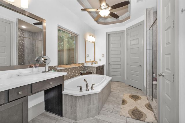 106 Cliftons Curve Way, Montgomery, TX 77316