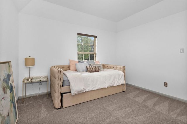 106 Cliftons Curve Way, Montgomery, TX 77316