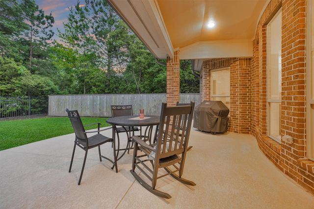 106 Cliftons Curve Way, Montgomery, TX 77316