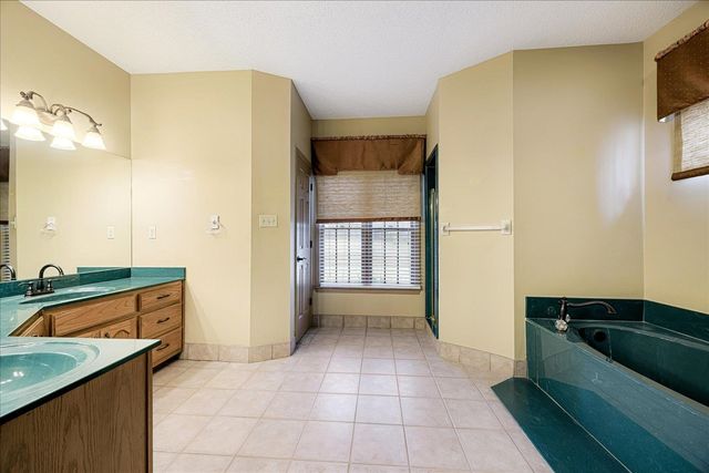 986 HEATHER LAKE DR, Collierville, TN 38017