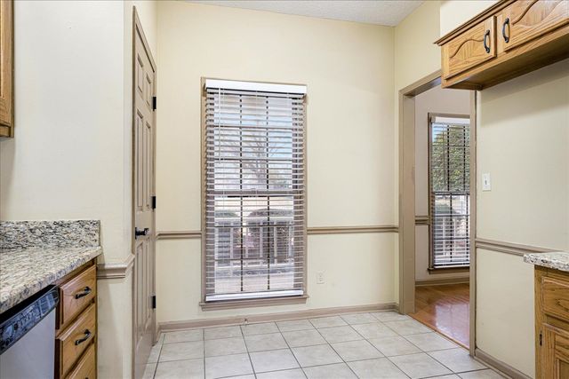 986 HEATHER LAKE DR, Collierville, TN 38017