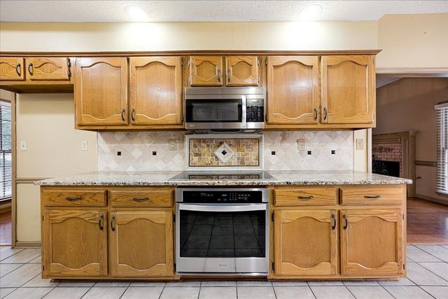 986 HEATHER LAKE DR, Collierville, TN 38017