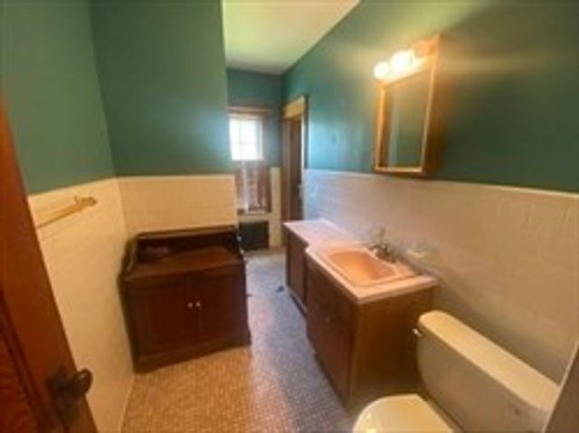 446 Chandler St 2, Worcester, MA 01602