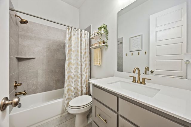 2422 Amesbury Drive, Midlothian, TX 76065